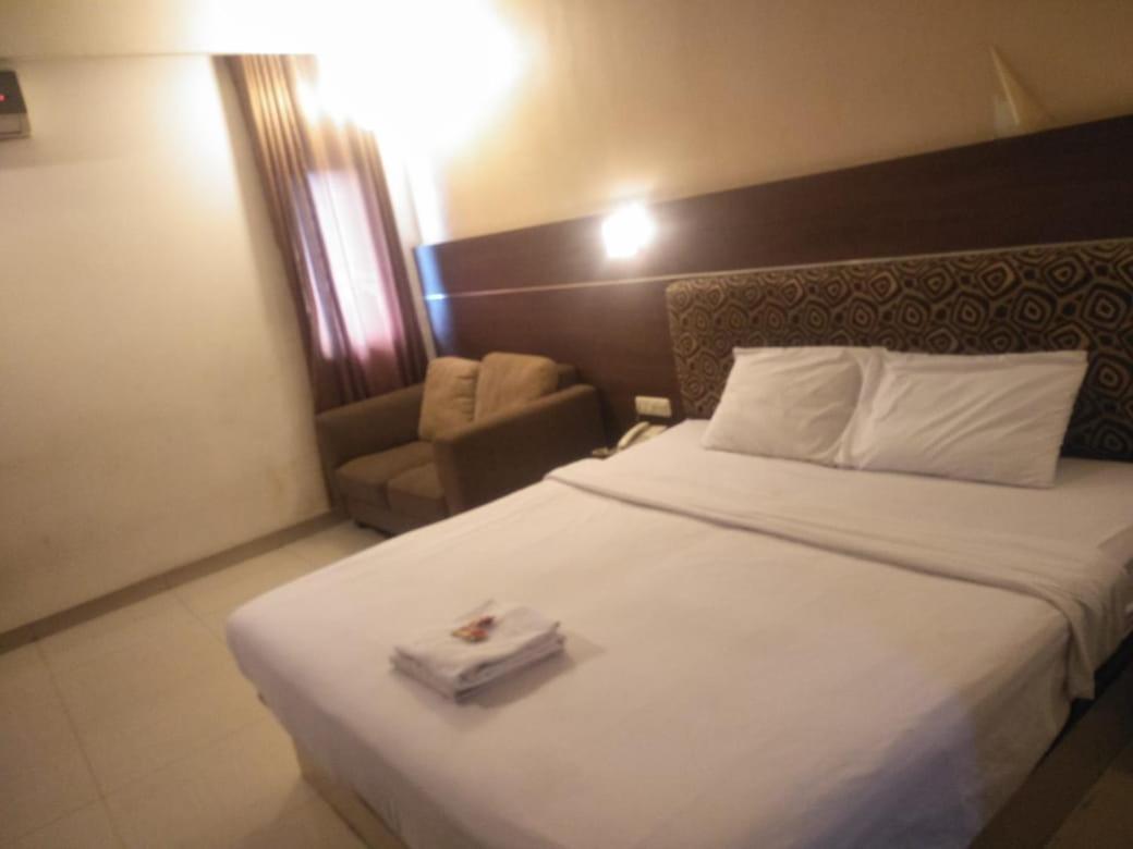 Penthouse Hotel Jakarta Exterior foto
